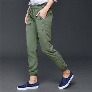 gap cargo joggers